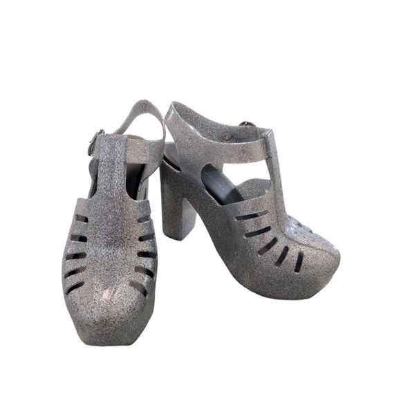 New Stylish Silver Women's Shoes - Picture 3 of 4